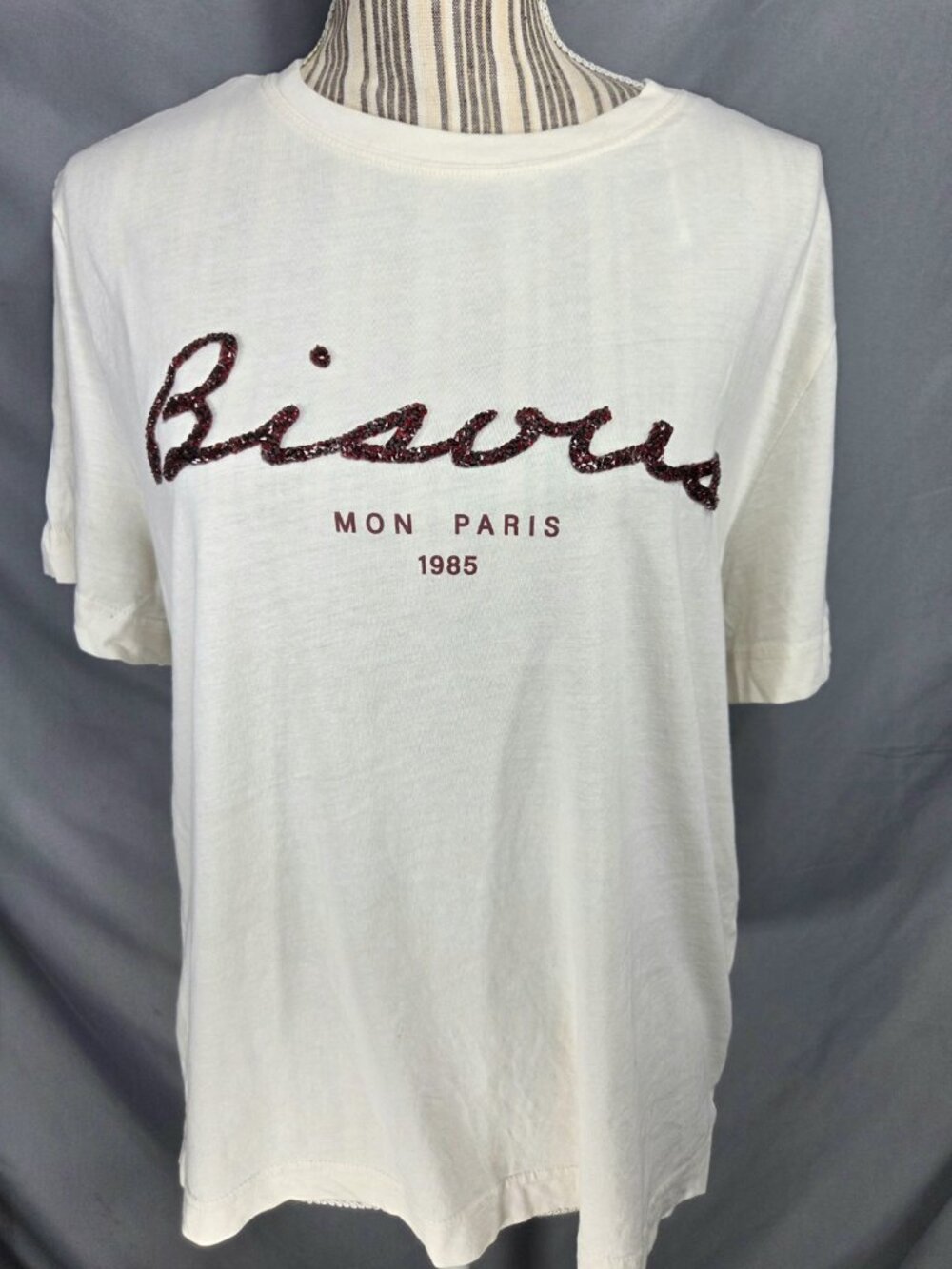 H&M White Red Sparkly Bisous (Kisses) Grapic Short Sleeve Tee Shirt Size Large